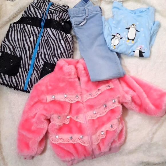 Bundle of Girl's Clothes - Picture 1 of 13